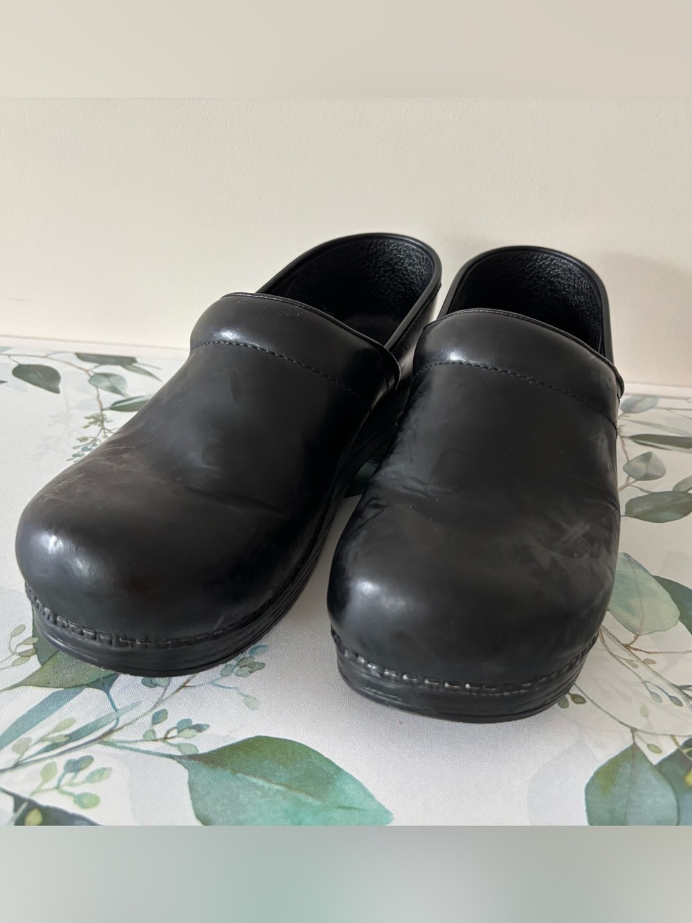 Dansko 43 W Wide Black Clogs